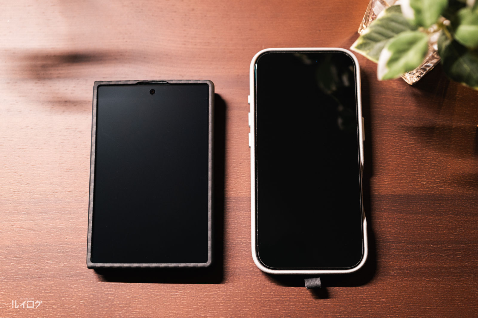 Galaxy Z Fold8とiPhone 16 Proのサイズ比較