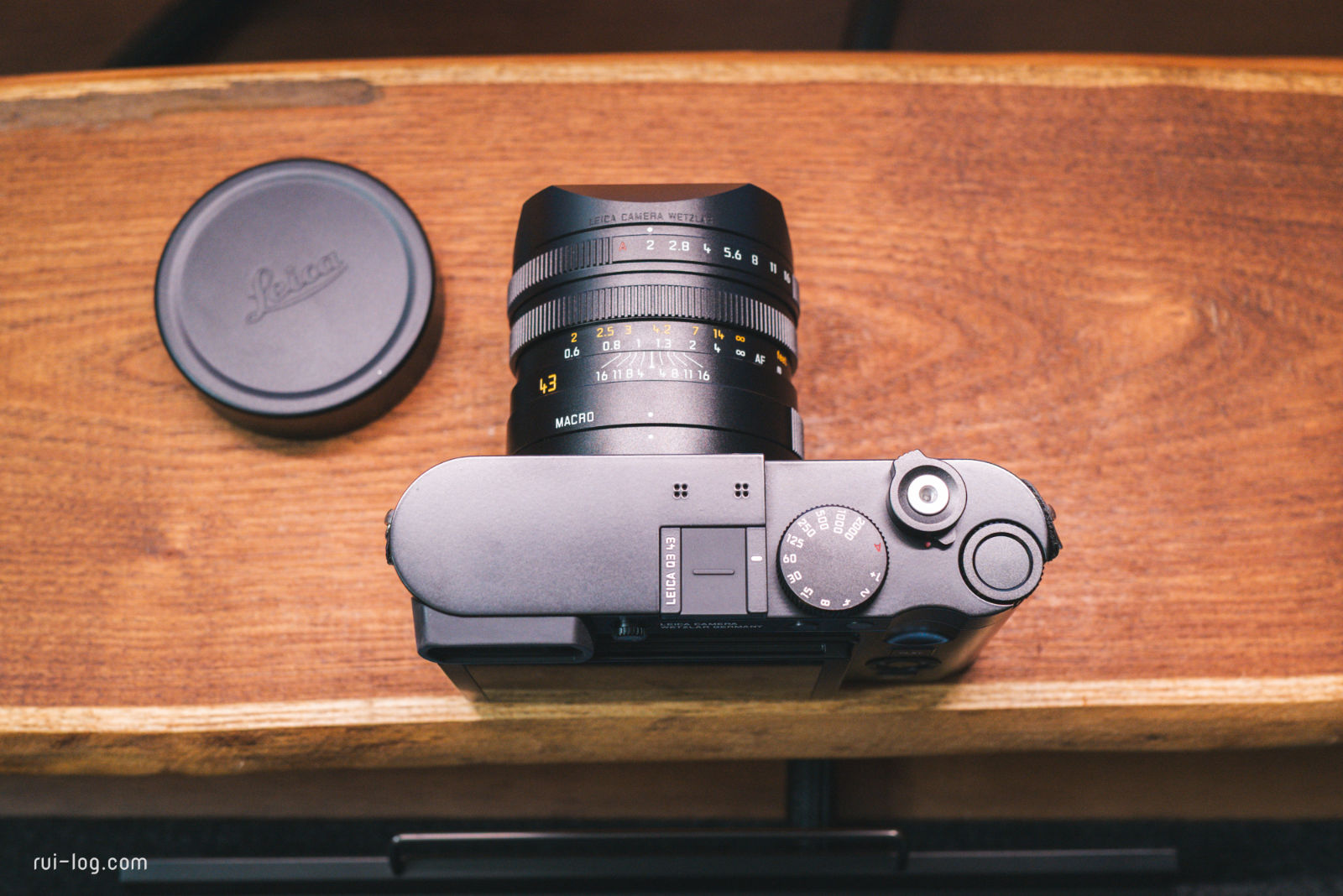 Leica Q3 43の外観を紹介する写真1