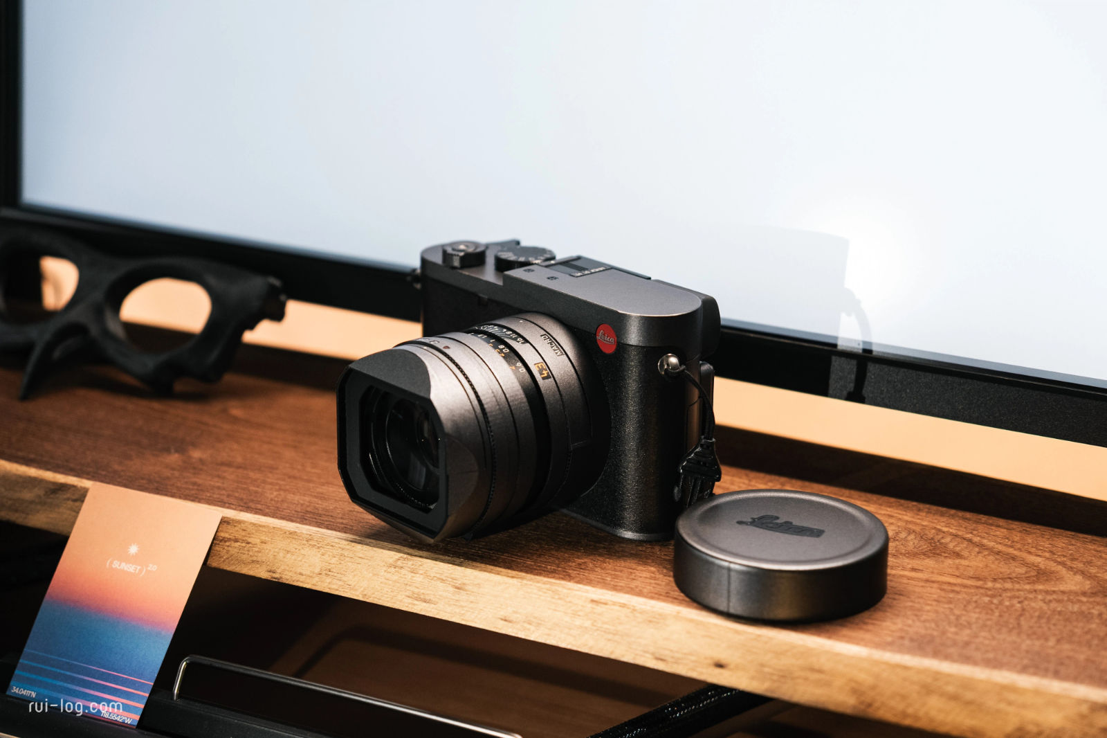 JJCスキンシールを貼ったLeica Q3 43の外観