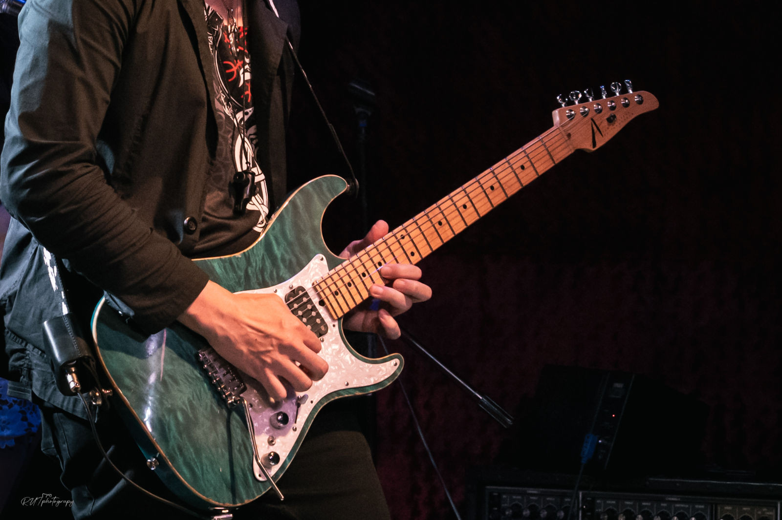 Leica Q3 43で撮影したライブハウスのバンド演奏